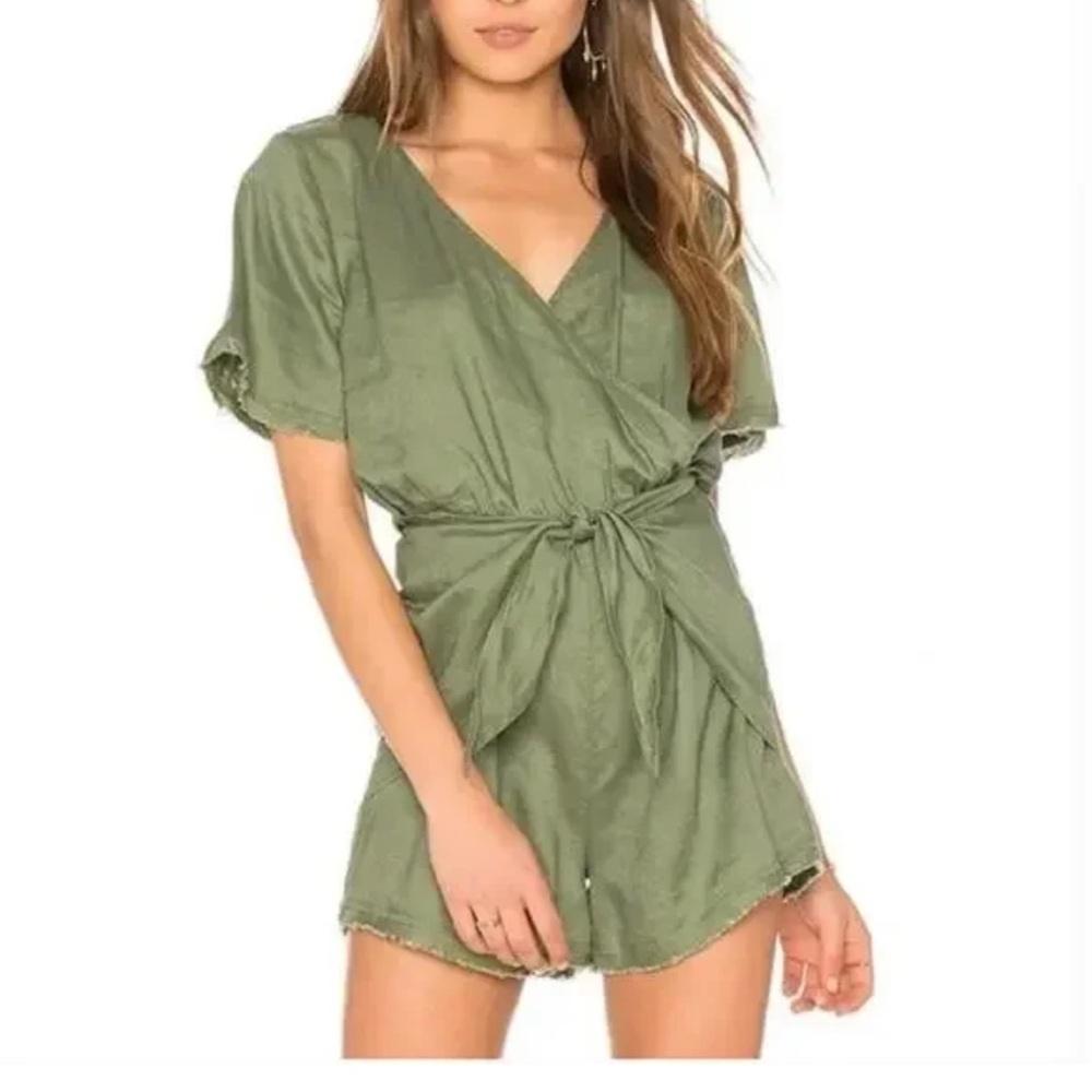 Bin 4C Sanctuary Women’s olive  Green Short Sleeve Romper Size small 100% cotton